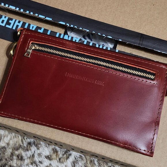 Portland Leather Cowboy Sunset Envelope Crossbody Unicorn Color Smooth Leather - Picture 2 of 10